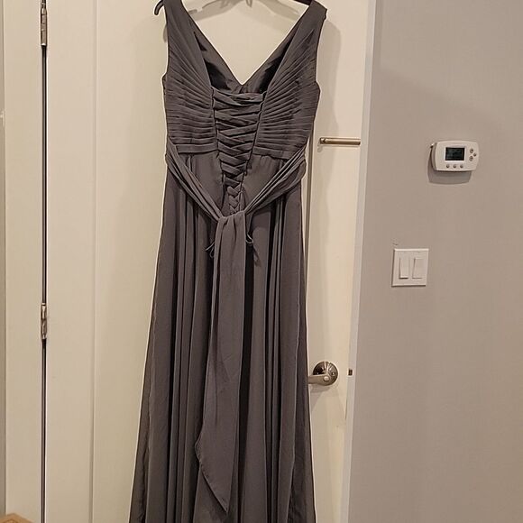 Wedding dress, size 8-10 - Picture 4 of 4